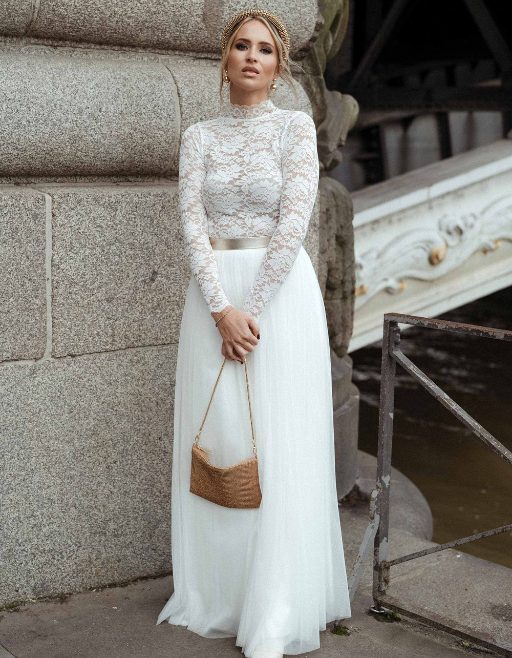 constant_love_online_shop_braut_hochzeit_andcompliments_berlin_team_braut_tuellrock_tuell_rock_spitze_spitzenoberteil_standesamt_boho_spitze_body_florale_cup_aermel-16