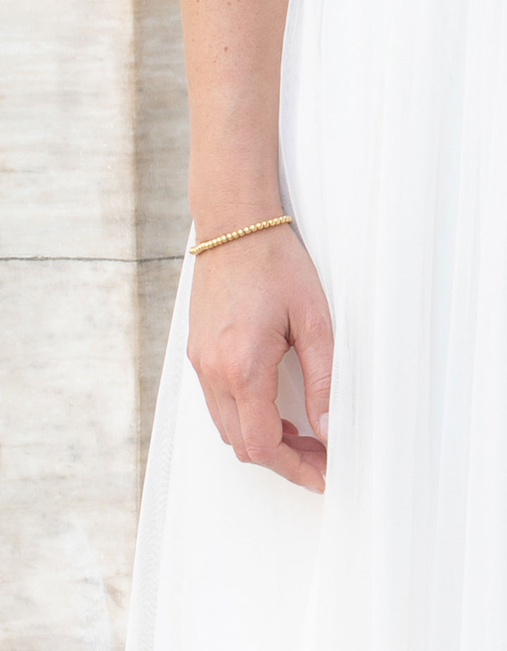   constant_love_tuellrock_hochzeit_gast_standesamt_brautjungfern_weiss_mix_and_match_goldschmuck_set_silber_brautschmuck_brautohrringe_kette_armband_schlicht_perlen_steine_CLS-017-Gold