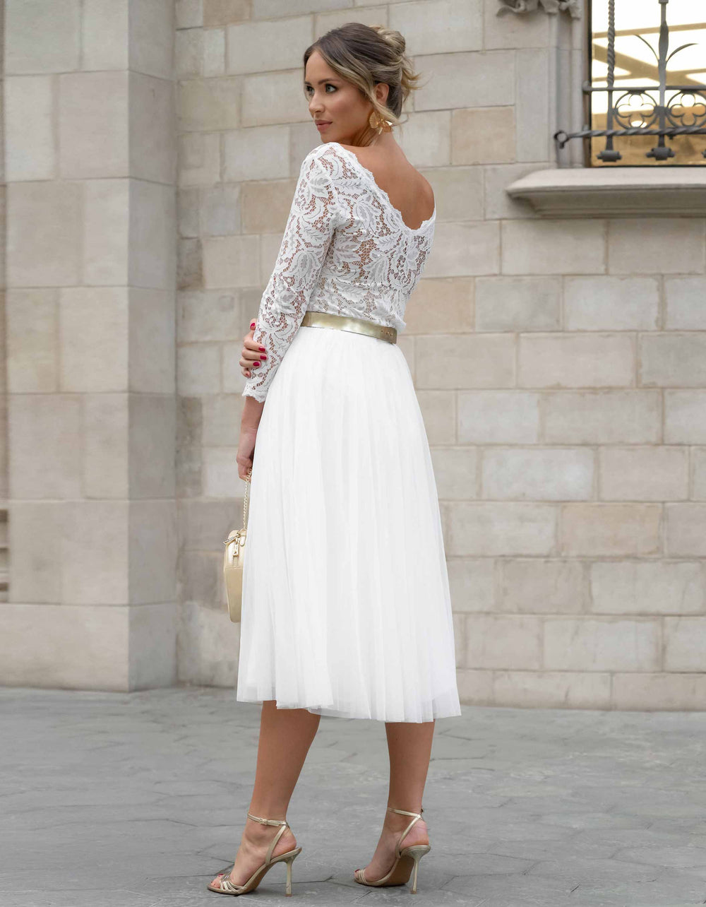 satin_top_constant_love_wie_kombiniere_ich_einen_tüllrock_outfit_mit_tüllrock_stretch_satin_top_standesamt_braut_mode_online_shop_Pullover_pulli_palermo_rückenausschnitt_braut_hochzeit_alternative_zum_Brautkleid_standesamt