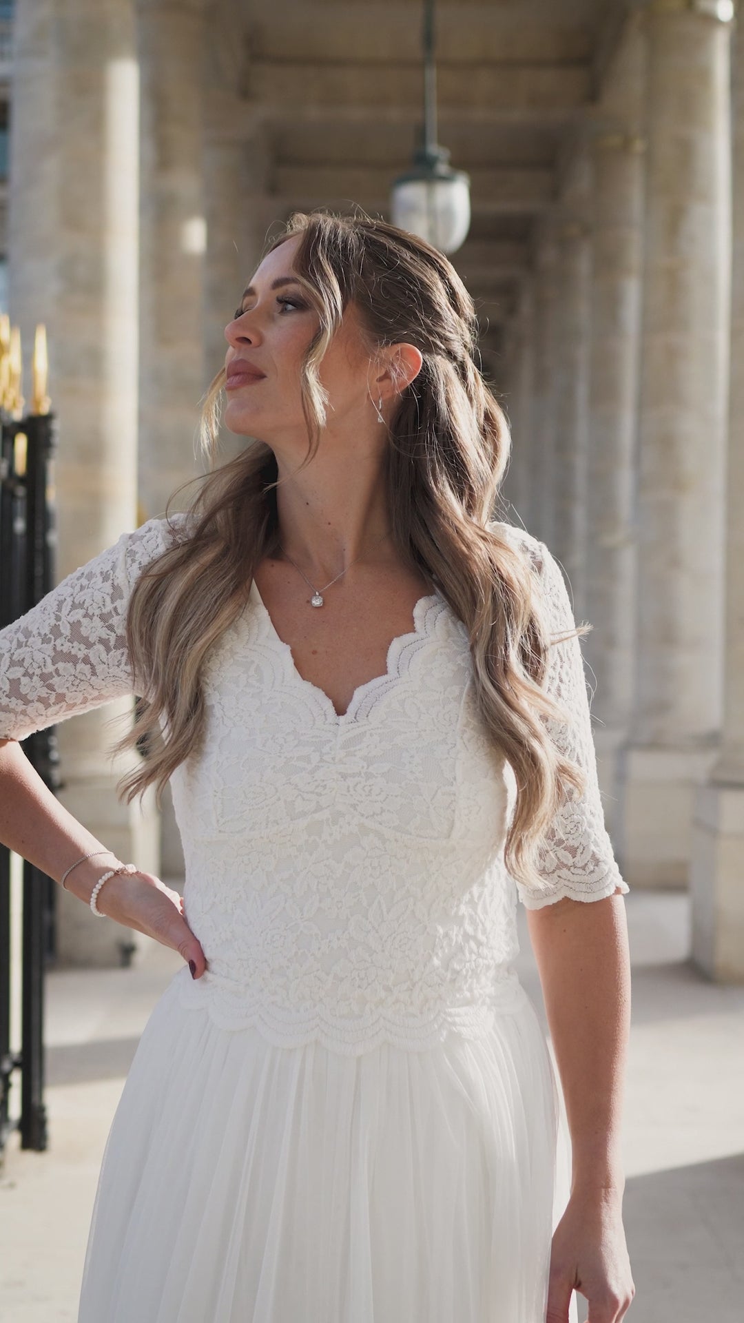 andcompliments_online_shop_brautmode_tulle_skirt_tuellrock_tuell_braut_hochzeit_online_shoppen_crop_top_langarm_spitze_oberteil_braut_alternative_Brautkleid_was zieht man zum Standesamt an_Brautoutfit