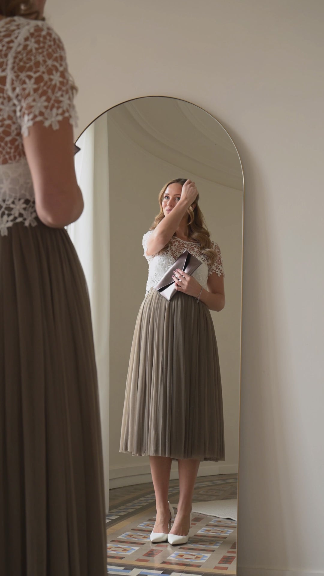 andcompliments_constant_love_online_shop_braut_hochzeit_andcompliments_berlin_camisole_seidentop_standesamt_olive_amiens_top onlineshops_brautmode_in deutschland_brautkleid