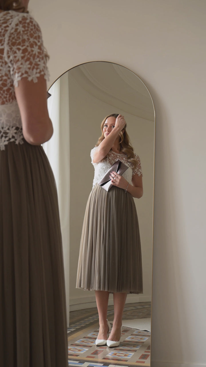 andcompliments_constant_love_online_shop_braut_hochzeit_andcompliments_berlin_camisole_seidentop_standesamt_olive_amiens_top onlineshops_brautmode_in deutschland_brautkleid