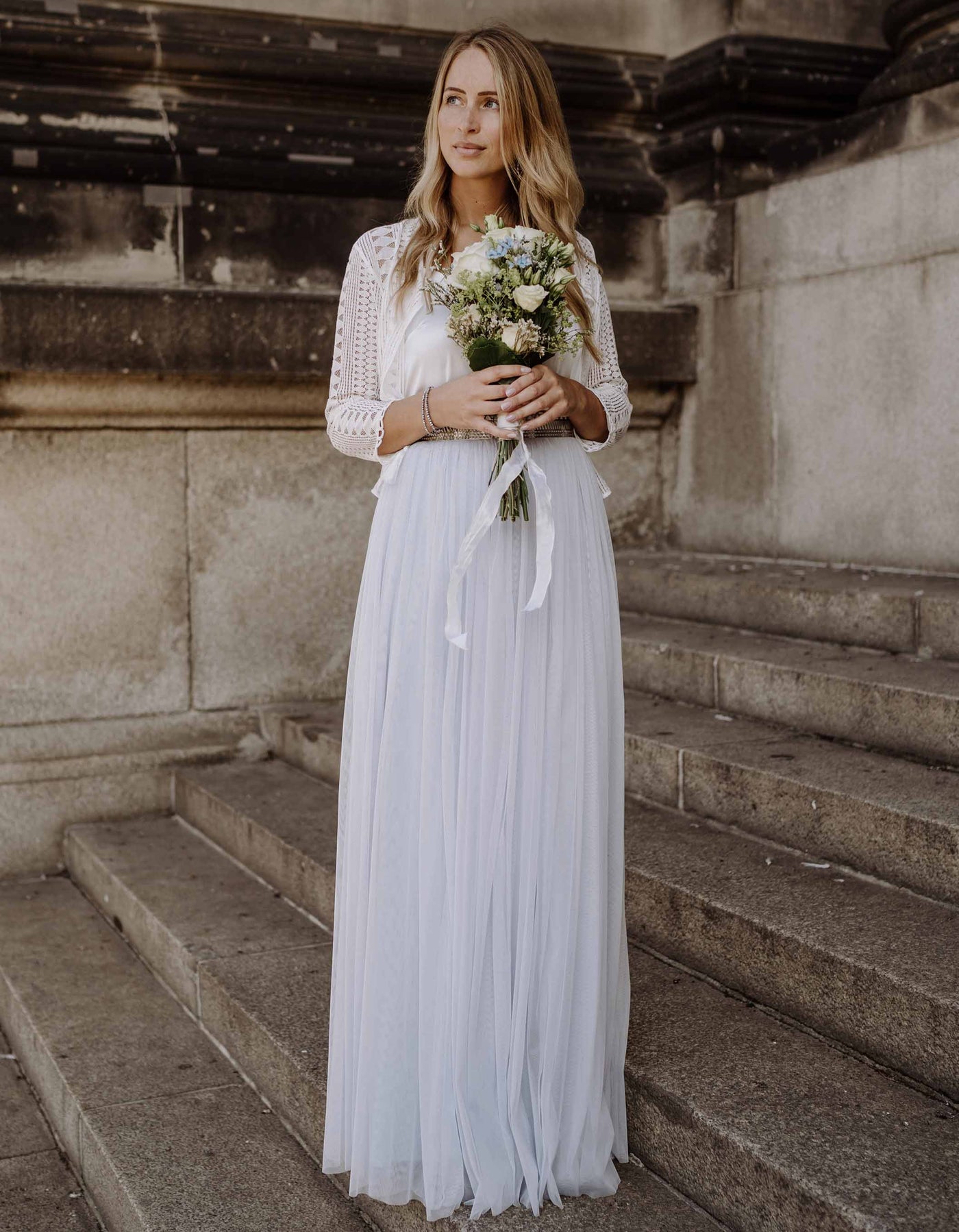 boho_jacke_grafisch_wifey_braut_jga_hochzeit_andcompliments_constant_love_brautmode_online_shop_tüllrock_tuell_rock  Alt-Text bearbeiten