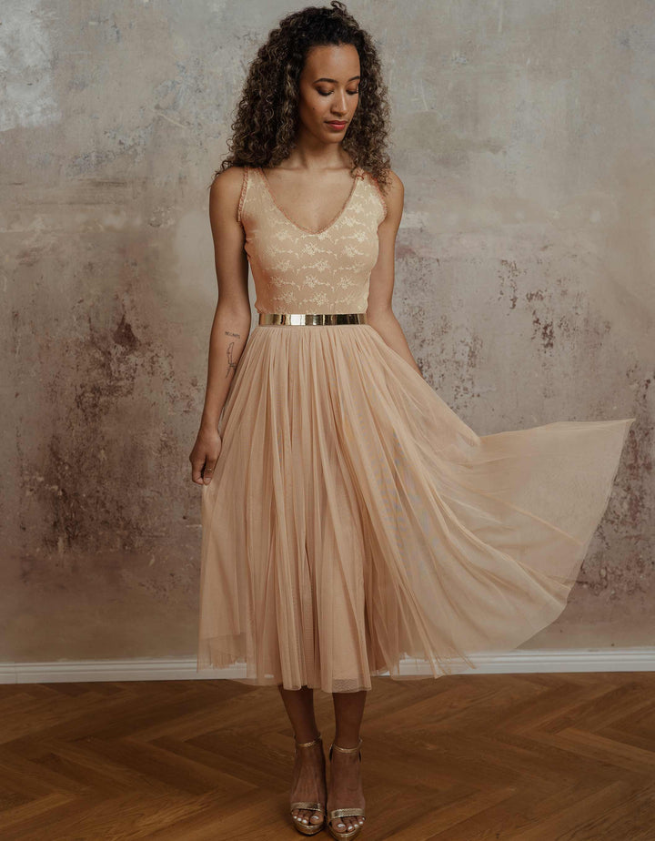 andcompliments_online_shop_brautmode_tulle_skirt_tuellrock_tuell_braut_hochzeit_online_shoppen_jan_kulke_alt_nude_soft_powder_midi_cappuccino_braun