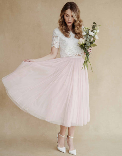 traenen_brautkleid_berater_brautkleid_finder_online_shopping_tüllrock_midi_kurz_grau_grün_jga_bridal_party_brautjungfern_vintage_boho_hochzeit_rosa  Alt-Text bearbeiten