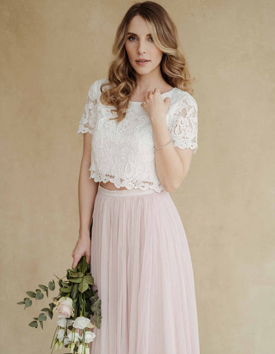 traenen_brautkleid_berater_brautkleid_finder_online_shopping_tüllrock_midi_kurz_grau_grün_jga_bridal_party_brautjungfern_vintage_boho_hochzeit_rosa  Alt-Text bearbeiten
