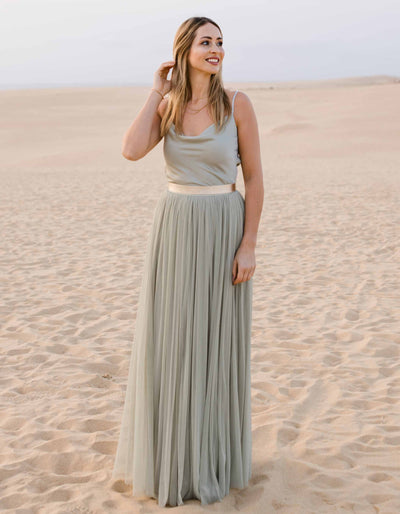 CONSTANT LOVE Wasserfall Satin Gäste Body Gruen mit feinen Trägern