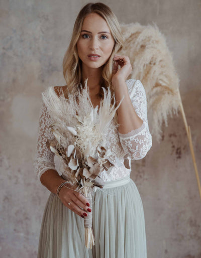 tüllrock_lang_braut_brautjungfer_tüll_zwischen_tüll_und_tränen_pinterest_mood_boho_braut_salbei  Alt-Text bearbeiten