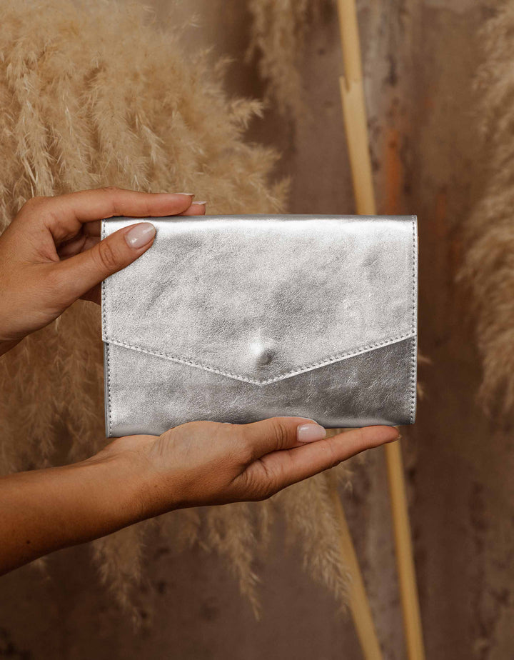 Constant Love Clutch - Silber matt