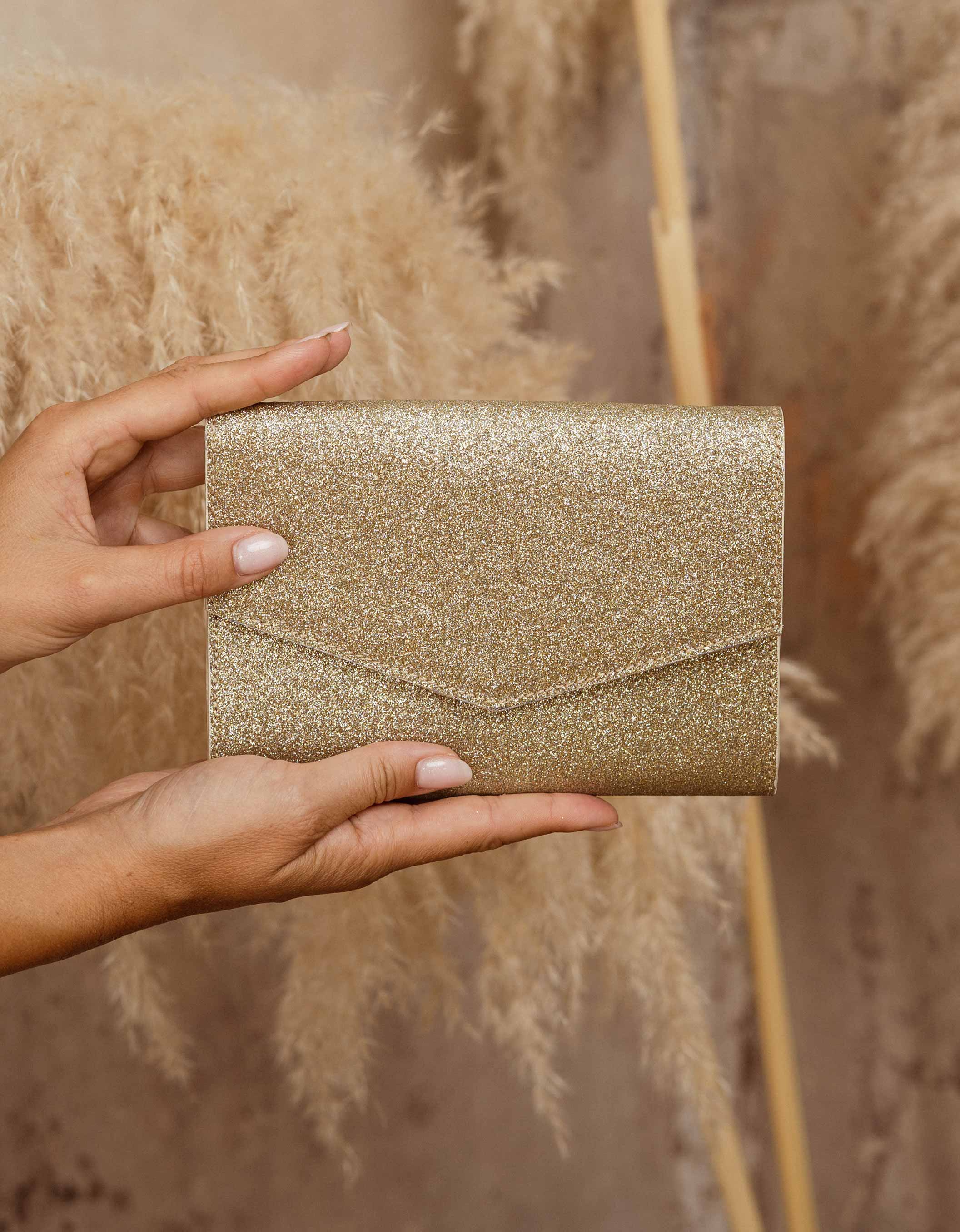 CONSTANT LOVE CLUTCH ROSEGOLD SOFT METALLIC OPTIK mit Tragekette www.andcompliments