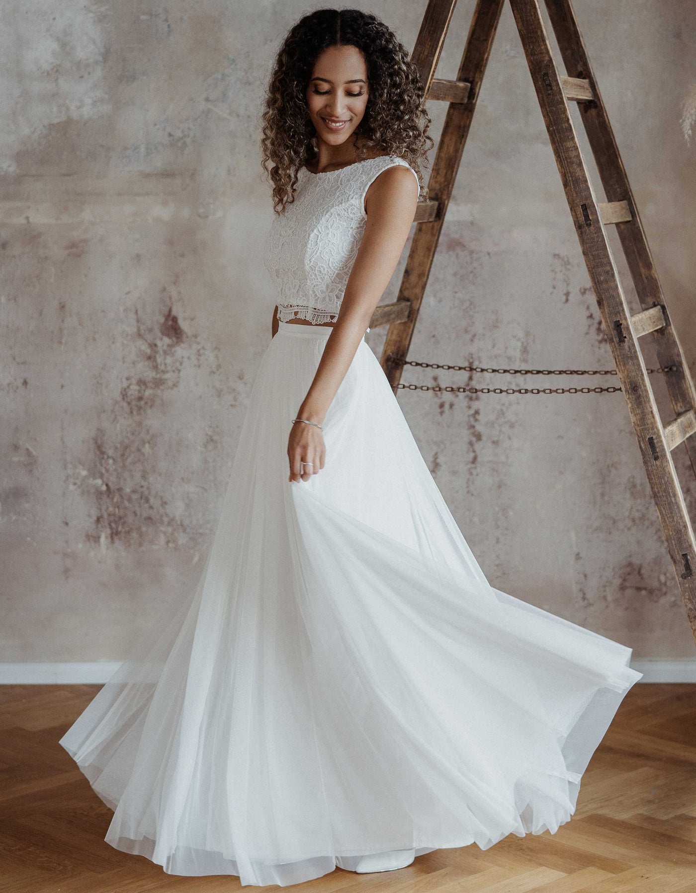 andcompliments_online_shop_brautmode_tulle_skirt_tuellrock_tuell_braut_hochzeit_online_shoppen_mix_and_match_spitzenoberteil_braut_top_athen_brautkleid  Alt-Text bearbeiten