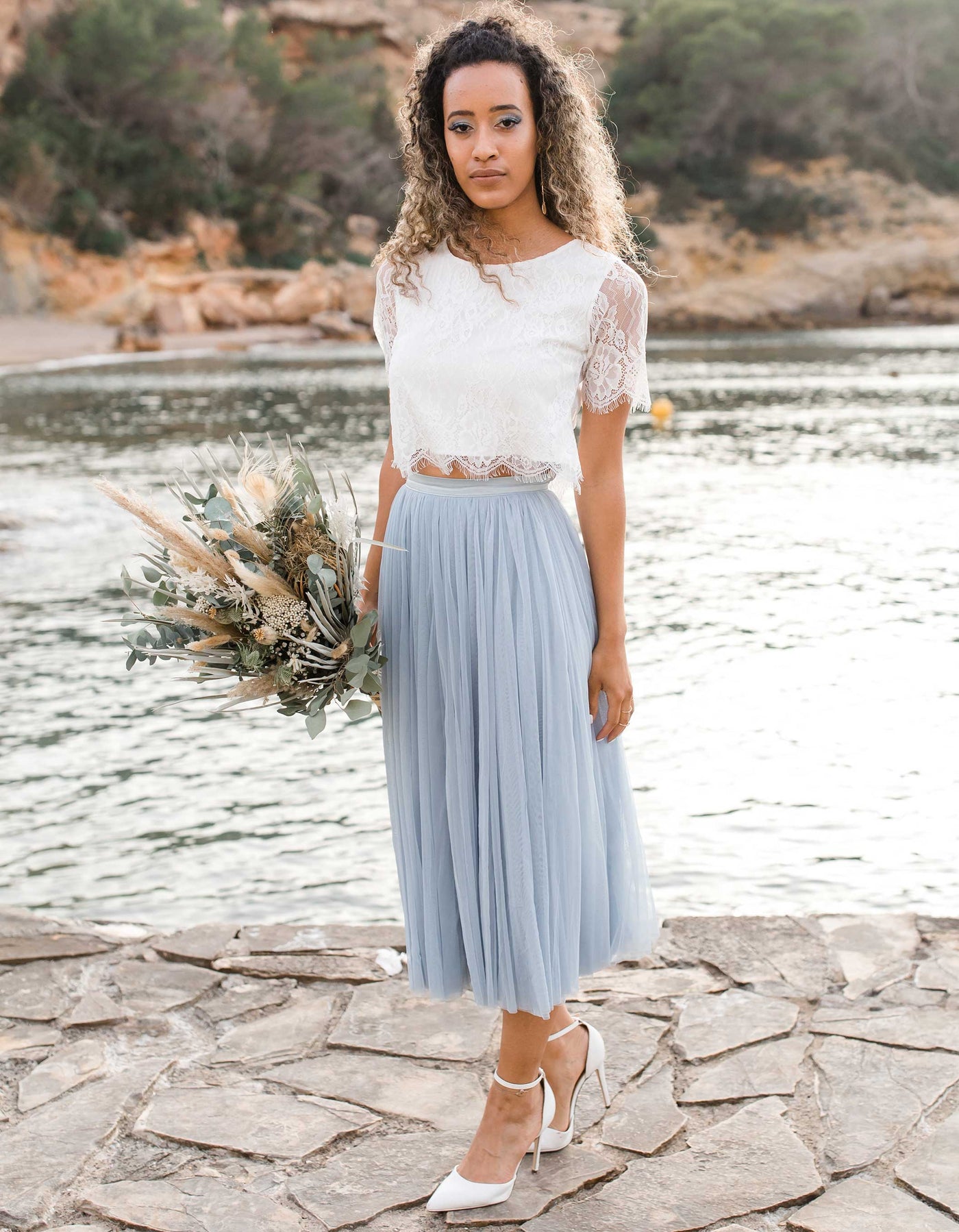 andcompliments_online_shop_brautmode_tulle_skirt_tullrock_tull_braut_hochzeit_online_shoppen_mix_and_match_spitzenoberteil_braut_top_venice_mix and match_2022_2023