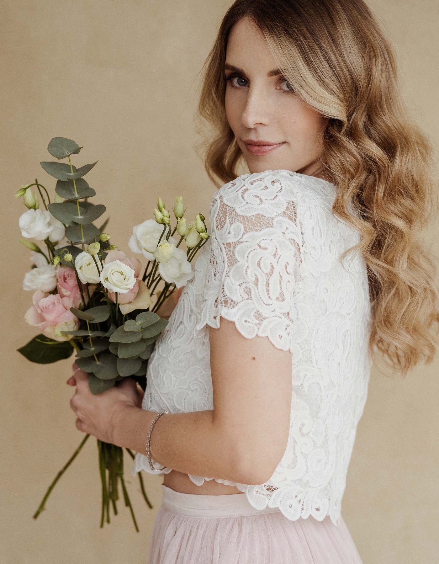 andcompliments_online_shop_brautmode_tulle_skirt_tullrock_tull_braut_hochzeit_online_shoppen_crop_top_croptop_milano_hochzeit_2022_februar_trends_standesamt