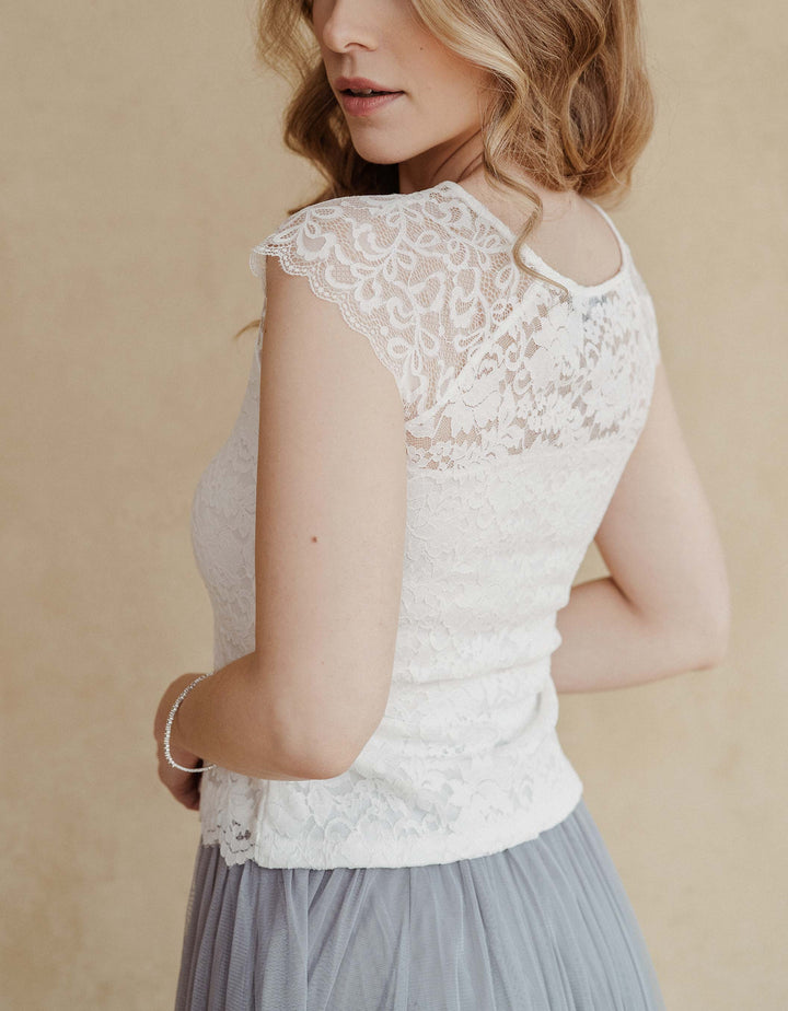 andcompliments_online_shop_brautmode_tulle_skirt_tullrock_tull_braut_hochzeit_online_shoppen_crop_top_croptop_new-jersey_standesamt_2022_inspiration_hochzeit_brautoutfit_2  Alternativen Text bearbeiten