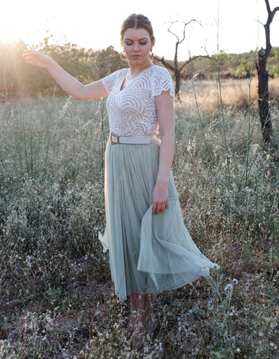 andcompliments_online_shop_brautmode_tulle_skirt_tullrock_tull_braut_hochzeit_online_shoppen_mix_and_match_spitzenoberteil_braut_top_biarritz-wave_1  Alternativen Text bearbeiten