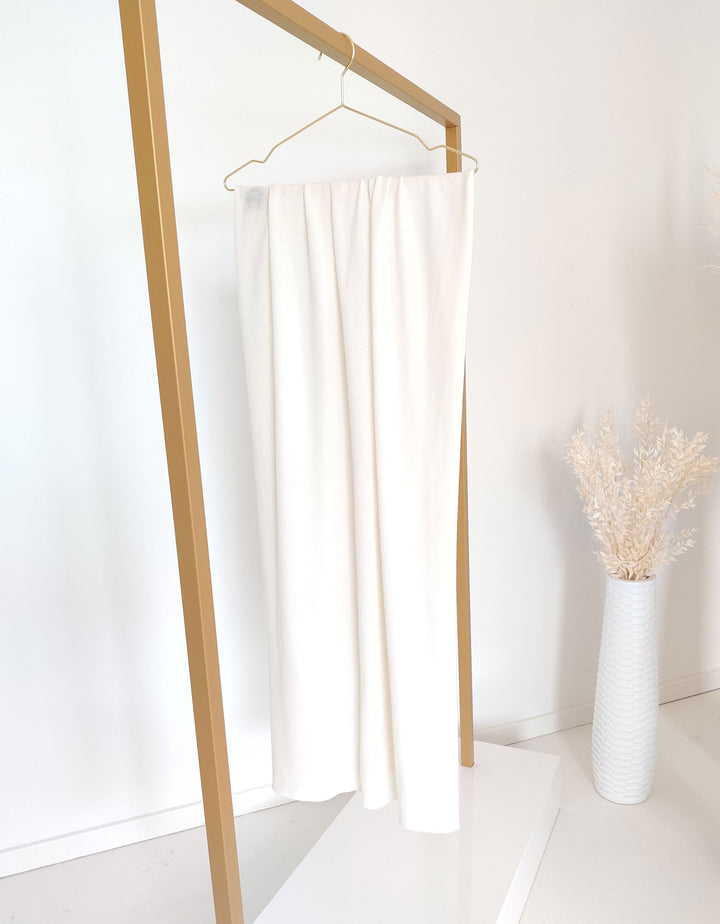 andcompliments_strickmantel_jacke_grafisch_wifey_braut_jga_hochzeit_andcompliments_constant_love_brautmode_online_shop_tuellrock_tuell_rock_weiss_stola_poncho_ivory