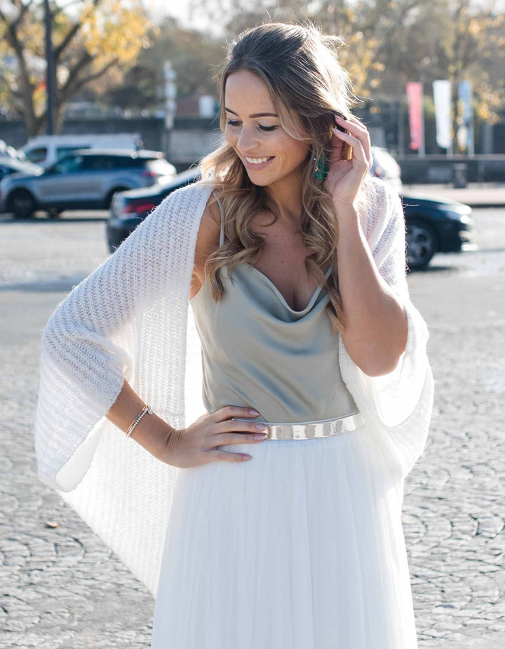 andcompliments_wifey_braut_jga_hochzeit_andcompliments_constant_love_brautmode_online_shop_tuellrock_tuell_rock_strick_stola_grobstrick_bolero_schal_cape_W
