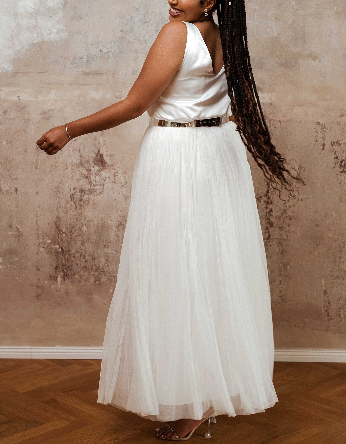 constant_love_online_shop_braut_hochzeit_andcompliments_berlin_braut_tuellrock_tuell_rock_spitze_spitzenoberteil_brautkleid_kleid_langarm_aermel_standesamt_plus_size_curvy_grosse_48_50_52