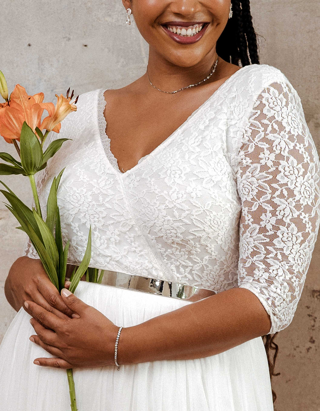 constant_love_online_shop_braut_hochzeit_andcompliments_berlin_braut_tuellrock_tuell_rock_spitze_spitzenoberteil_brautkleid_kleid_langarm_aermel_standesamt_plus_size_curvy_grosse_48_50_52_3XL_4XL