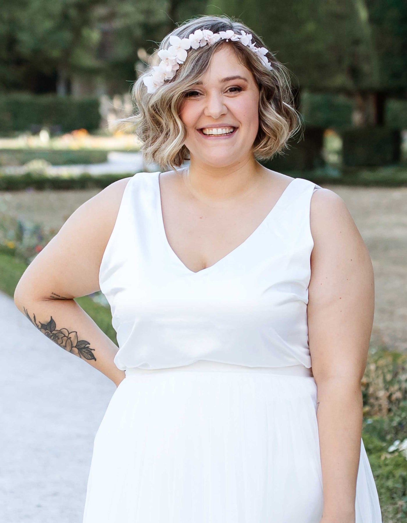 constant_love_online_shop_braut_hochzeit_andcompliments_berlin_braut_tuellrock_tuell_rock_spitze_spitzenoberteil_brautkleid_kleid_langarm_aermel_standesamt_plus_size_curvy_grosse_48_50_52
