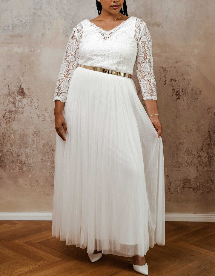 constant_love_online_shop_braut_hochzeit_andcompliments_berlin_braut_tuellrock_tuell_rock_spitze_spitzenoberteil_brautkleid_kleid_langarm_aermel_standesamt_plus_size_curvy_grosse_48_50_52