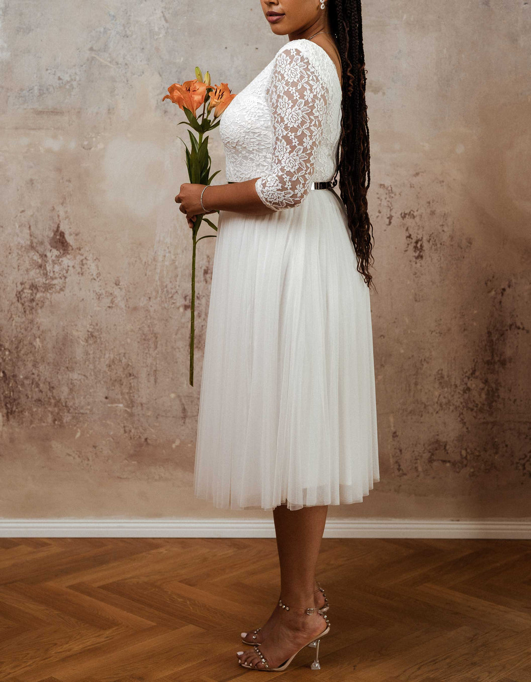 constant_love_online_shop_braut_hochzeit_andcompliments_berlin_braut_tuellrock_tuell_rock_spitze_spitzenoberteil_brautkleid_kleid_langarm_aermel_standesamt_plus_size_curvy_grosse_48_50_52_3XL_4XL