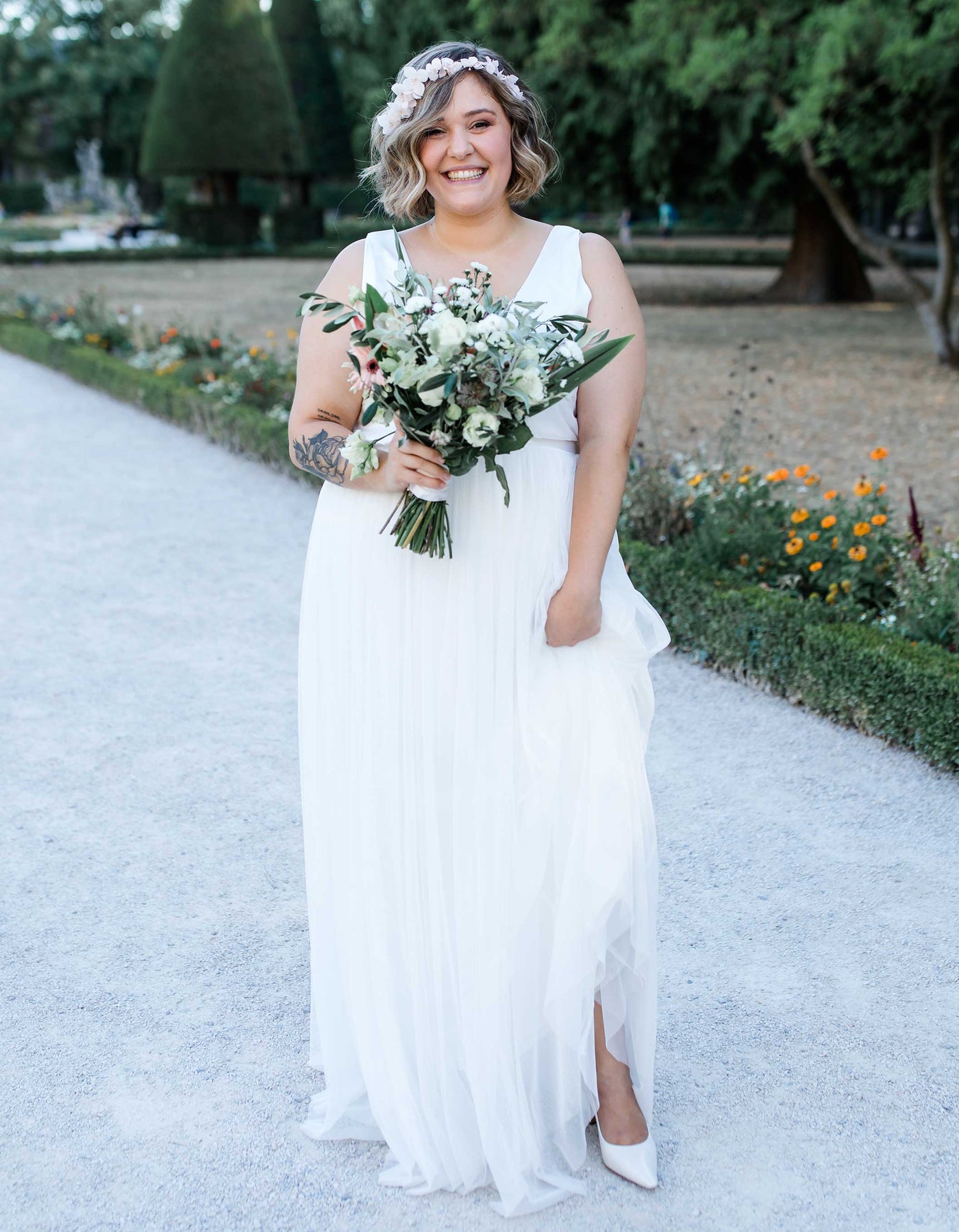 constant_love_online_shop_braut_hochzeit_andcompliments_berlin_braut_tuellrock_tuell_rock_spitze_spitzenoberteil_brautkleid_kleid_langarm_aermel_standesamt_plus_size_curvy_grosse_48_50_52