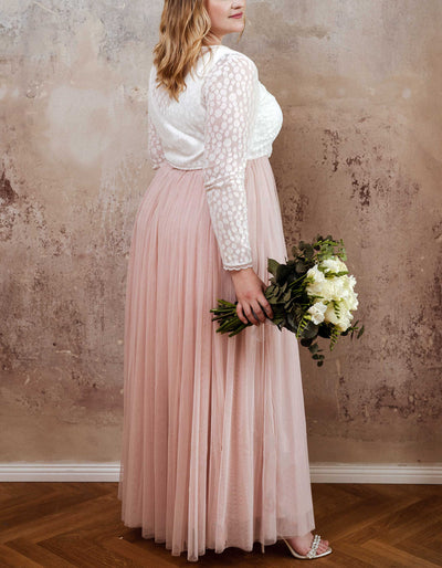 constant_love_online_shop_braut_hochzeit_andcompliments_berlin_braut_tuellrock_tuell_rock_spitze_spitzenoberteil_brautkleid_kleid_langarm_aermel_standesamt_plus_size_curvy_grosse_48_50_52