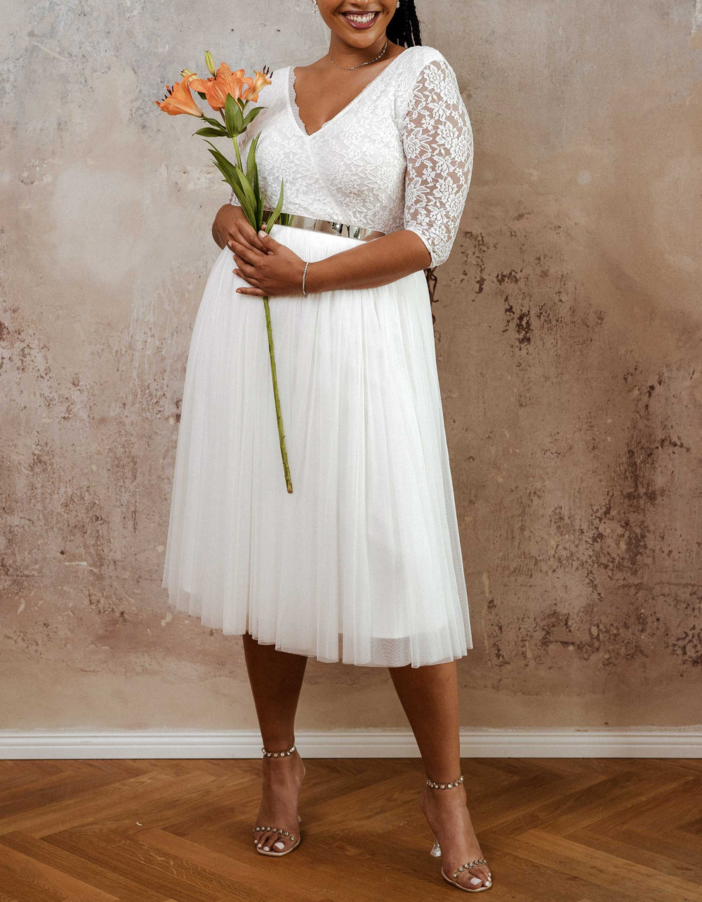 constant_love_online_shop_braut_hochzeit_andcompliments_berlin_braut_tuellrock_tuell_rock_spitze_spitzenoberteil_brautkleid_kleid_langarm_aermel_standesamt_plus_size_curvy_grosse_48_50_52_3XL_4XL