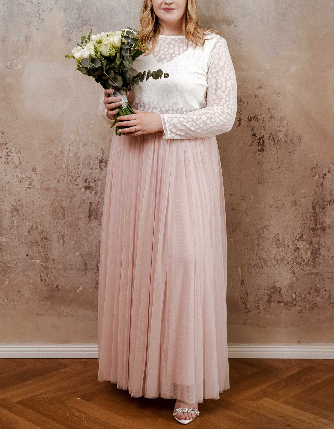 constant_love_online_shop_braut_hochzeit_andcompliments_berlin_braut_tuellrock_tuell_rock_spitze_spitzenoberteil_brautkleid_kleid_langarm_aermel_standesamt_plus_size_curvy_grosse_48_50_52