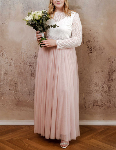 constant_love_online_shop_braut_hochzeit_andcompliments_berlin_braut_tuellrock_tuell_rock_spitze_spitzenoberteil_brautkleid_kleid_langarm_aermel_standesamt_plus_size_curvy_grosse_48_50_52