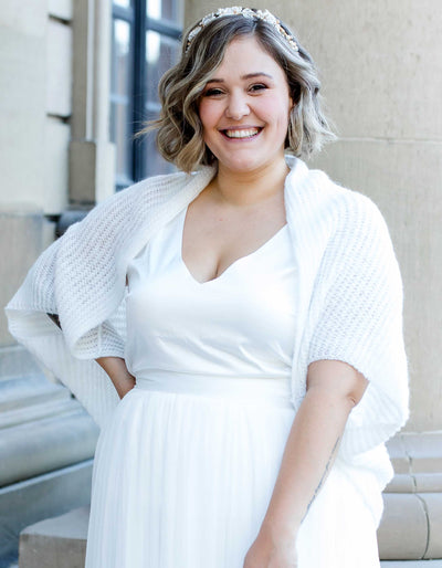 constant_love_online_shop_braut_hochzeit_andcompliments_berlin_braut_tuellrock_tuell_rock_spitze_spitzenoberteil_brautkleid_kleid_langarm_aermel_standesamt_plus_size_curvy_grosse