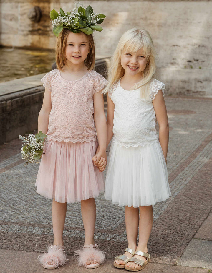 constant_love_online_shop_braut_hochzeit_andcompliments_berlin_standesamt_boho_spitze_blumen_maedchen_taufe_kommunion_kinder_maedchen_kleid_tuellrock_tuell_kleid_spitze-softrose_mädchen_kommunion_kleid_prinzessin_bequem_made_in_europe