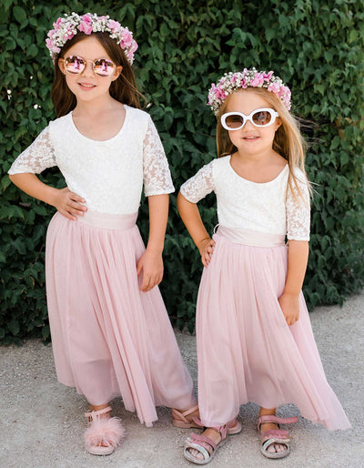 constant_love_online_shop_braut_hochzeit_andcompliments_berlin_standesamt_boho_spitze_blumen_maedchen_taufe_kommunion_kinder_maedchen_kleid_tuellrock_tuell_kleid_spitze-softrose_mädchen_kommunion_kleid_prinzessin_bequem_made_in_europe  Alt-Text bearbeiten