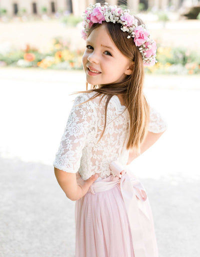 constant_love_online_shop_braut_hochzeit_andcompliments_berlin_standesamt_boho_spitze_blumen_maedchen_taufe_kommunion_kinder_maedchen_kleid_tuellrock_tuell_kleid_spitze-softrose_mädchen_kommunion_kleid_prinzessin_bequem_made_in_europe  Alt-Text bearbeiten