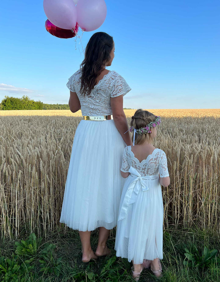 constant_love_online_shop_braut_hochzeit_andcompliments_berlin_standesamt_boho_spitze_blumen_maedchen_taufe_kommunion_kinder_maedchen_kleid_tuellrock_tuell_kleid_spitze-softrose_mädchen_kommunion_kleid_prinzessin_bequem_made_in_europe Alt-Text bearbeiten  Alt-Text bearbeiten