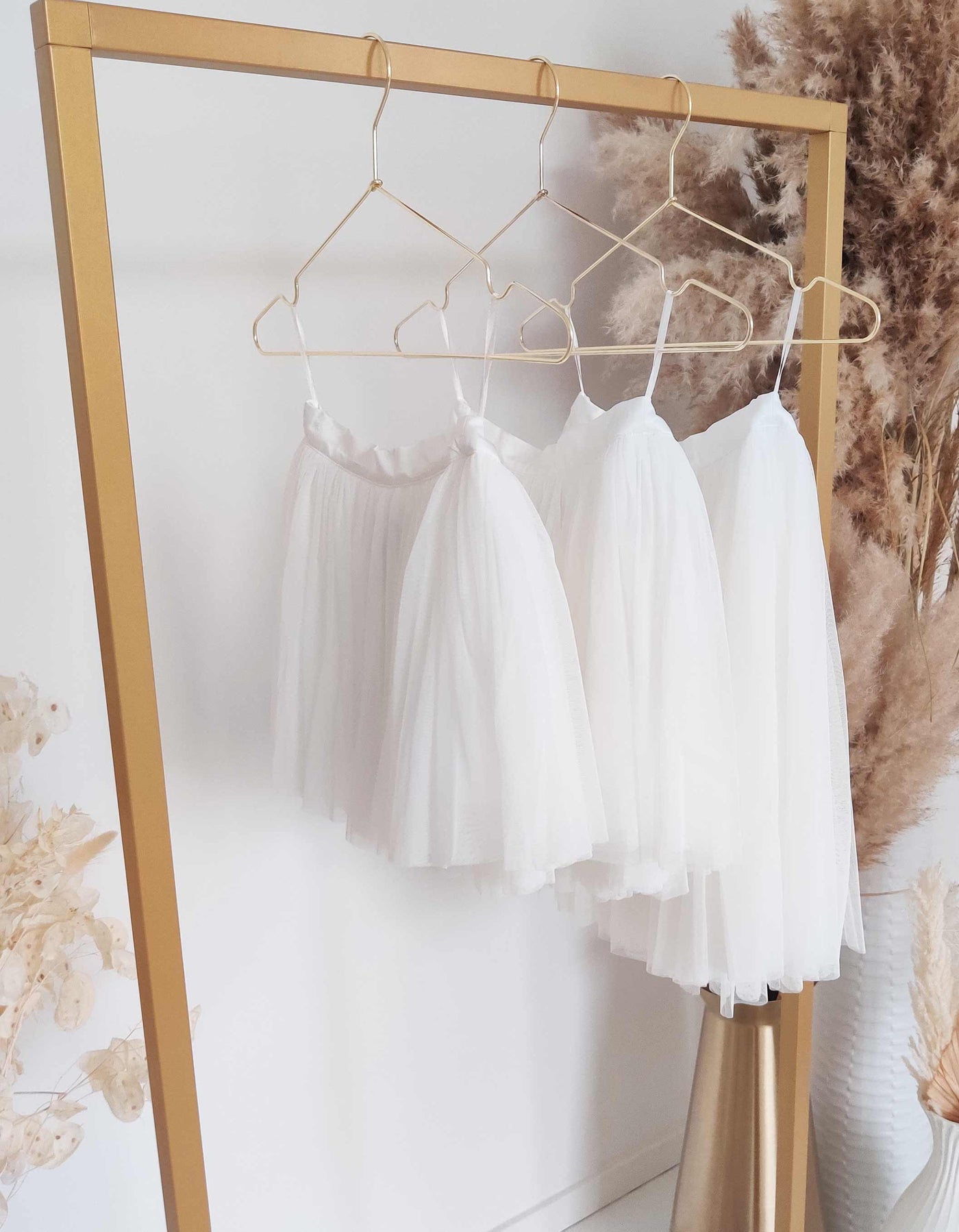    constant_love_online_shop_braut_hochzeit_andcompliments_berlin_standesamt_boho_spitze_blumen_maedchen_taufe_kommunion_kinder_maedchen_kleid_tuellrock_tuell_rock-weiss