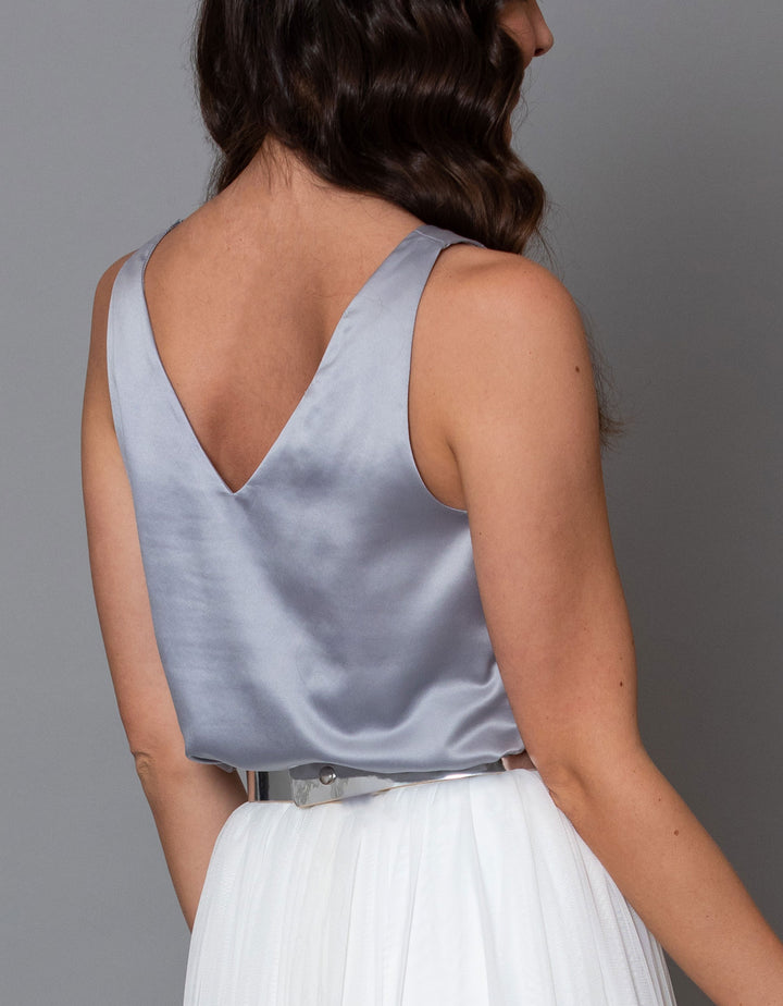 satin_top_constant_love_wie_kombiniere_ich_einen_tüllrock_outfit_mit_tüllrock_stretch_satin_top_standesamt_braut_mode_online_shop_grau