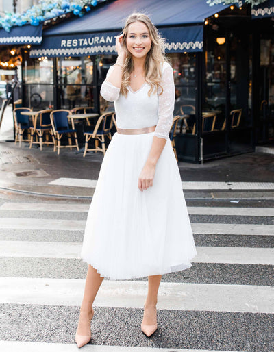 constant_love_online_shop_braut_hochzeit_andcompliments_berlin_team_braut_tuellrock_tuell_rock_spitze_spitzenoberteil_brautkleid_kleid_langarm_aermel_standesamt_boho_body_clean_gestretcht  Alt-Text bearbeiten
