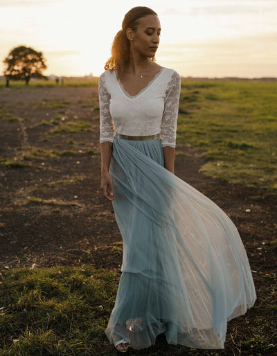 constant_love_online_shop_braut_hochzeit_andcompliments_berlin_team_braut_tuellrock_tuell_rock_spitze_spitzenoberteil_brautkleid_kleid_langarm_aermel_standesamt_boho_body_feine_spitze_gestretcht