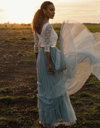 constant_love_online_shop_braut_hochzeit_andcompliments_berlin_team_braut_tuellrock_tuell_rock_spitze_spitzenoberteil_brautkleid_kleid_langarm_aermel_standesamt_boho_body_feine_spitze_gestretcht