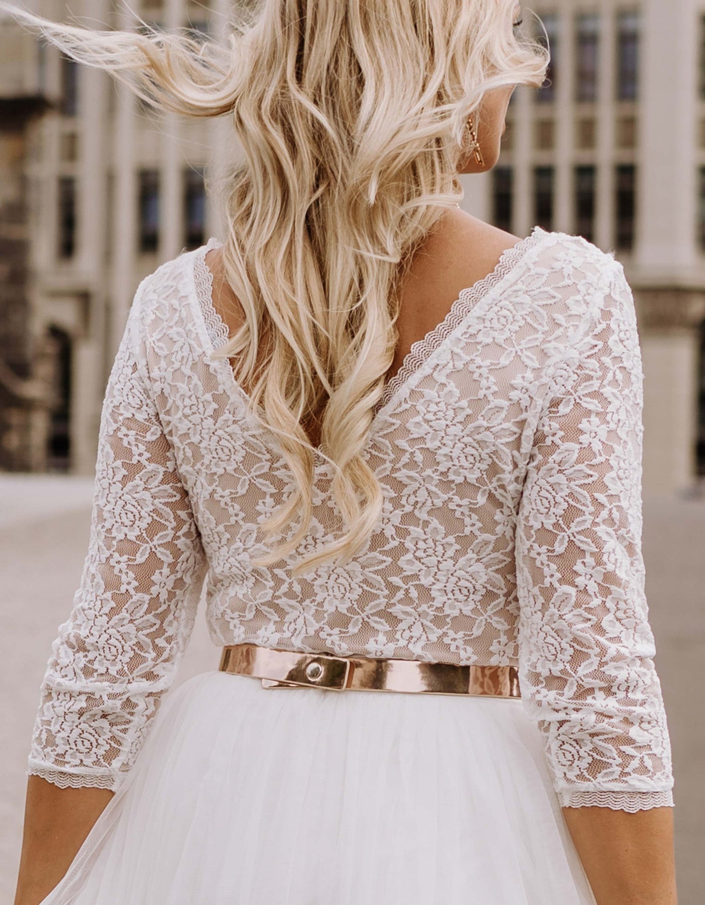 constant_love_online_shop_braut_hochzeit_andcompliments_berlin_team_braut_tuellrock_tuell_rock_spitze_spitzenoberteil_brautkleid_kleid_langarm_aermel_standesamt_boho_spitze_body