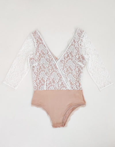 constant_love_online_shop_braut_hochzeit_andcompliments_berlin_team_braut_tuellrock_tuell_rock_spitze_spitzenoberteil_brautkleid_kleid_langarm_aermel_standesamt_boho_spitze_body