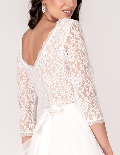 constant_love_online_shop_braut_hochzeit_andcompliments_berlin_team_braut_tuellrock_tuell_rock_spitze_spitzenoberteil_brautkleid_kleid_langarm_aermel_standesamt_boho_spitze_body