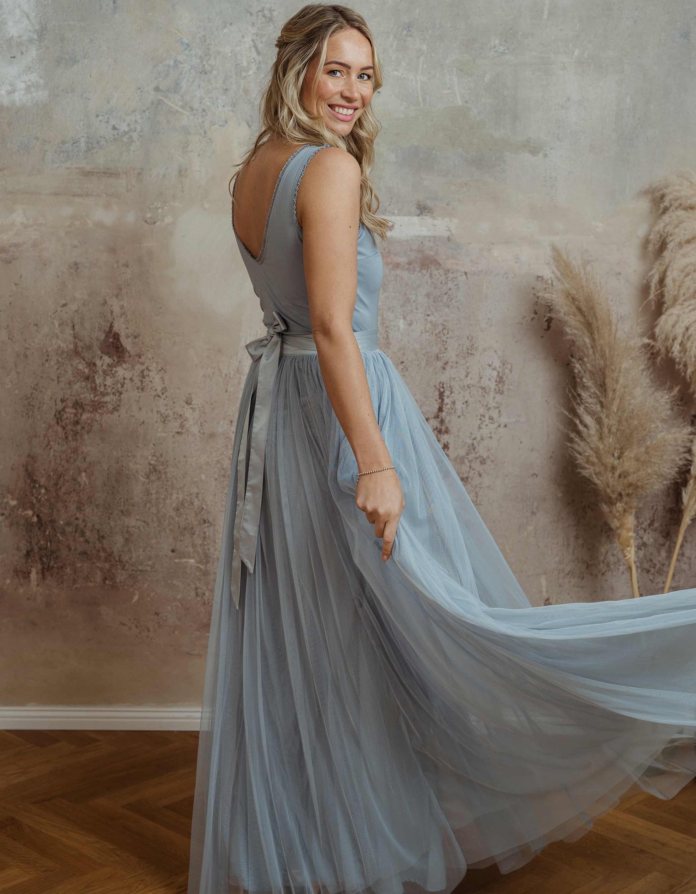 constant_love_online_shop_braut_hochzeit_andcompliments_berlin_team_braut_tullrock_tull_rock_spitze_spitzenoberteil_brautkleid_kleid_langarm_armel_standesamt_boho_spitze_body_basic_brautjungfern_outfit_hochzeitsgast