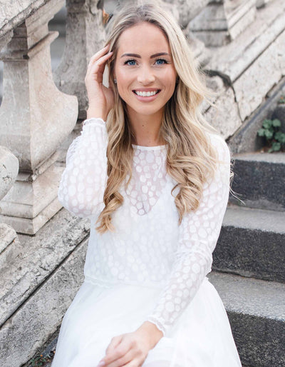 constant_love_online_shop_braut_hochzeit_andcompliments_berlin_team_braut_tullrock_tull_rock_spitze_spitzenoberteil_brautkleid_kleid_langarm_armel_standesamt_boho_spitze_body_dot_punkt