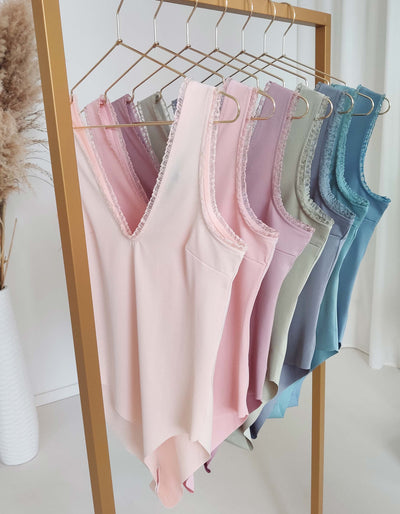 constant_love_online_shop_braut_hochzeit_andcompliments_berlin_team_braut_tullrock_tull_rock_spitze_spitzenoberteil_brautkleid_kleid_langarm_armel_standesamt_boho_spitze_body_basic_brautjungfern_outfit_hochzeitsgast