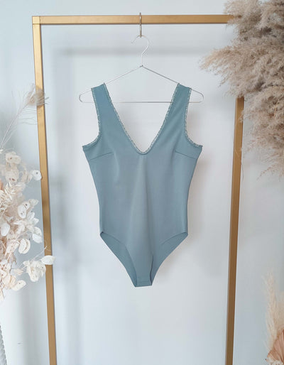 constant_love_online_shop_braut_hochzeit_andcompliments_berlin_team_braut_tullrock_tull_rock_spitze_spitzenoberteil_brautkleid_kleid_langarm_armel_standesamt_boho_spitze_body_basic_brautjungfern_outfit_hochzeitsgast_farben_dusty-mint