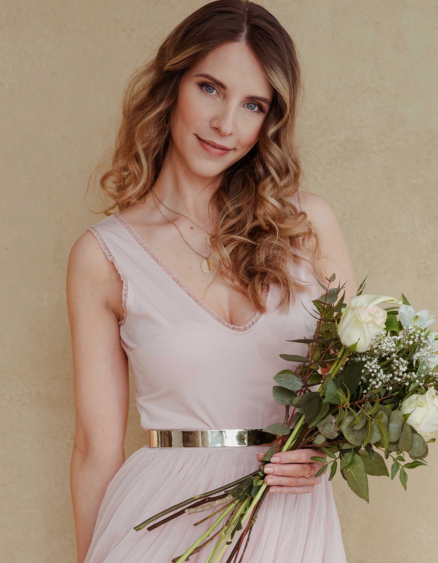 constant_love_online_shop_braut_hochzeit_andcompliments_berlin_team_braut_tullrock_tull_rock_spitze_spitzenoberteil_brautkleid_kleid_langarm_armel_standesamt_boho_spitze_body_basic_brautjungfern_outfit_hochzeitsgast