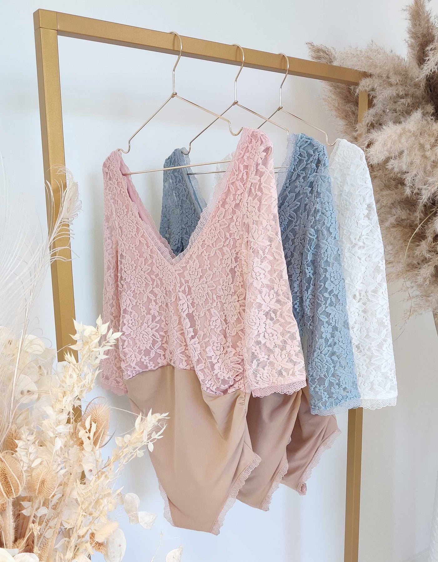 constant_love_online_shop_braut_hochzeit_andcompliments_berlin_team_braut_tullrock_tull_rock_spitze_spitzenoberteil_brautkleid_kleid_langarm_armel_standesamt_boho_spitze_body_schwanger_umstandsmode_maternity